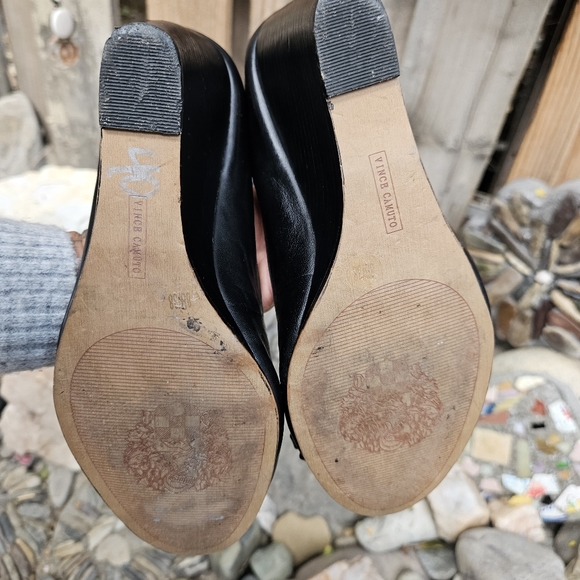 Vince Camuto wedge heel pump with bow - Picture 7 of 8